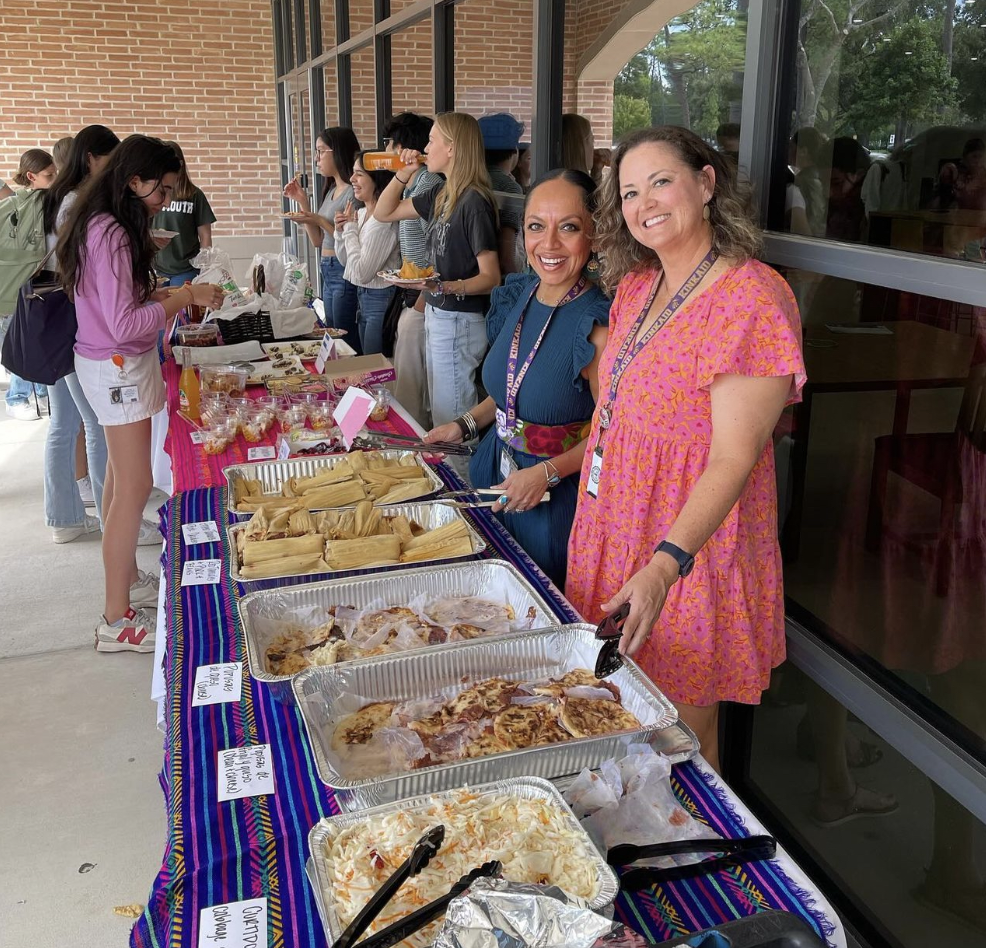 The club Viva la Raza hosts Fiesta en la Escuala on the patio during lunch for upper school students to taste food and treats from Latin American countries. This event was a celebration of Hispanic Heritage Month. 